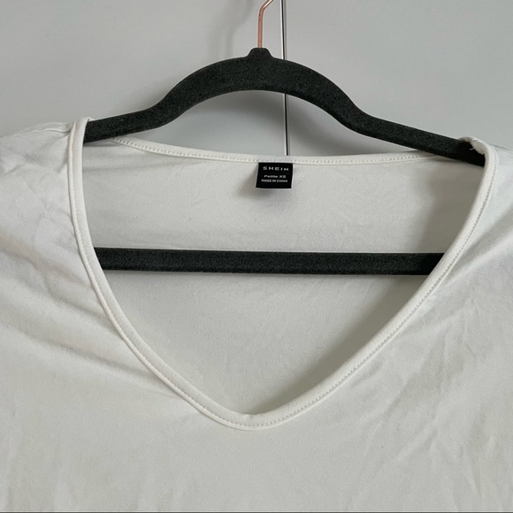 3/$25 Soft white Longsleeve V neck - Picture 4 of 5